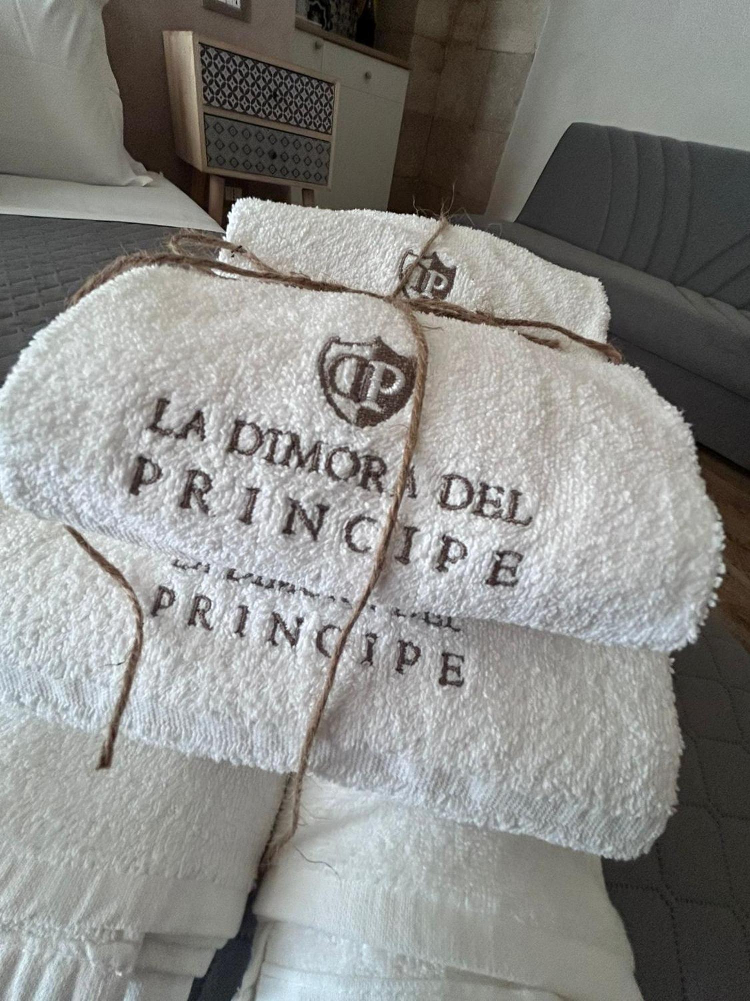 La Dimora Del Principe-Piano Terra Bed and Breakfast Trani Exteriör bild